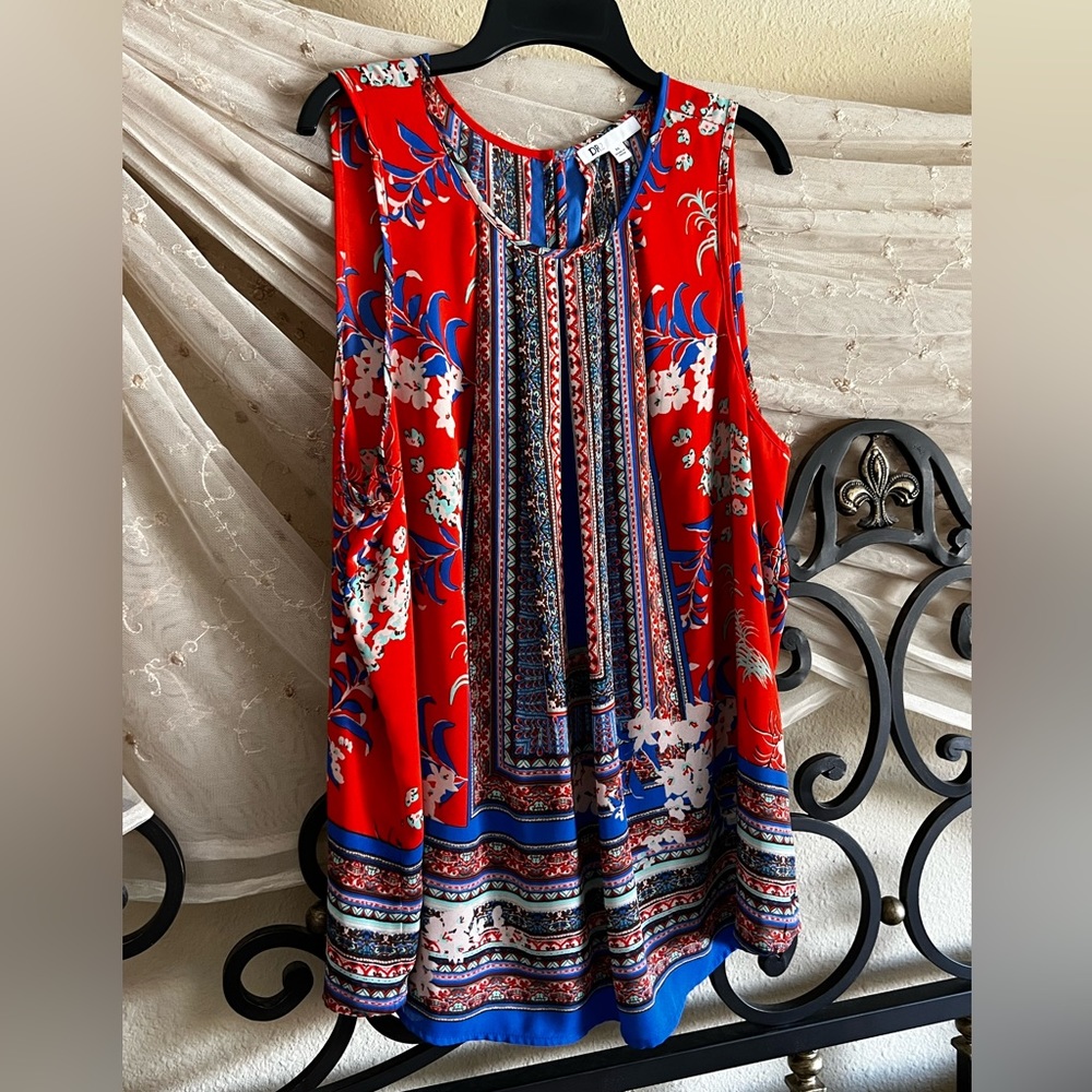 Gently used and well cared for sleeveless DR2 multicolored top, size XL